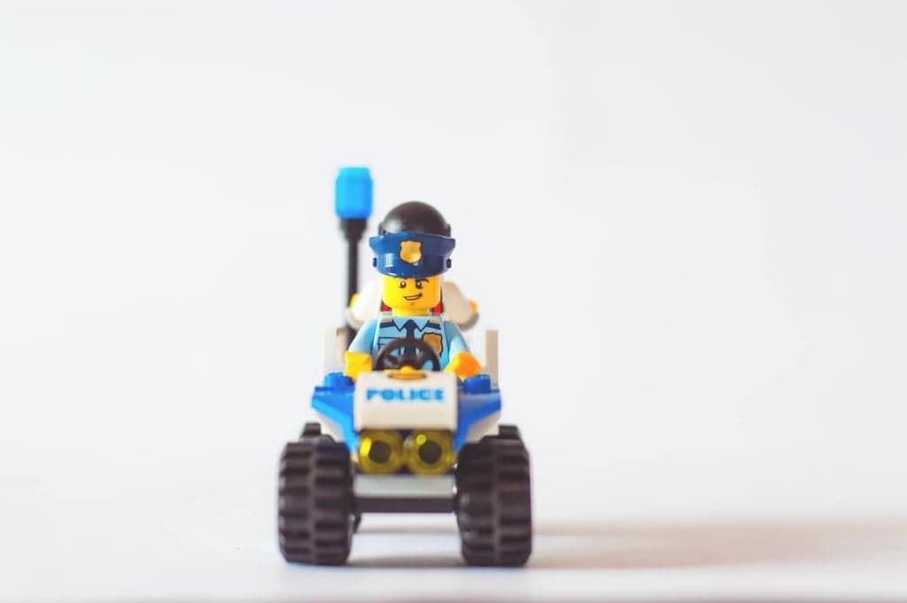 Preview image for How To Use Functional Router Guards in Angular blog post